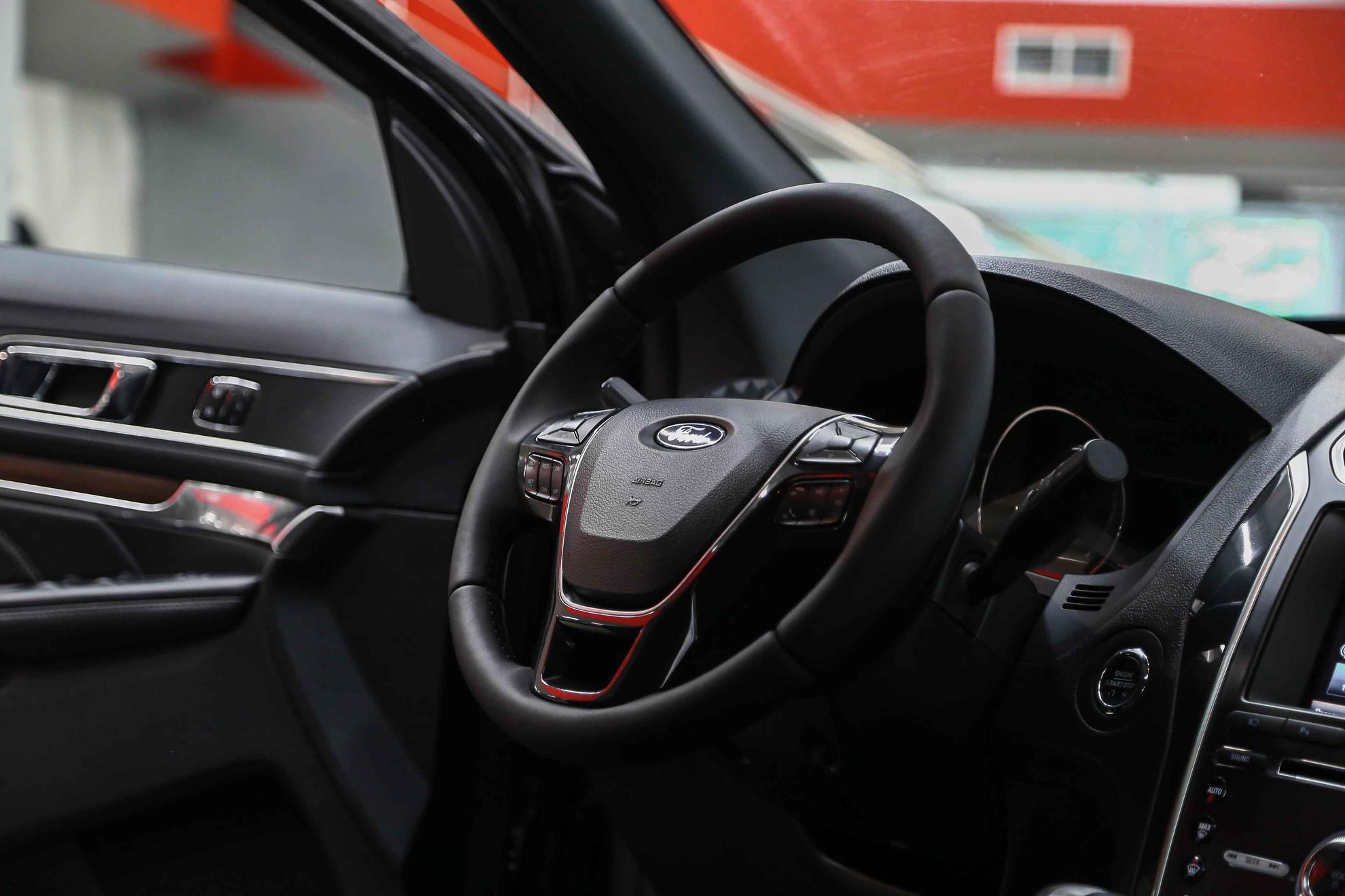 Ford Explorer 2016, черный, ДЦ Орехово