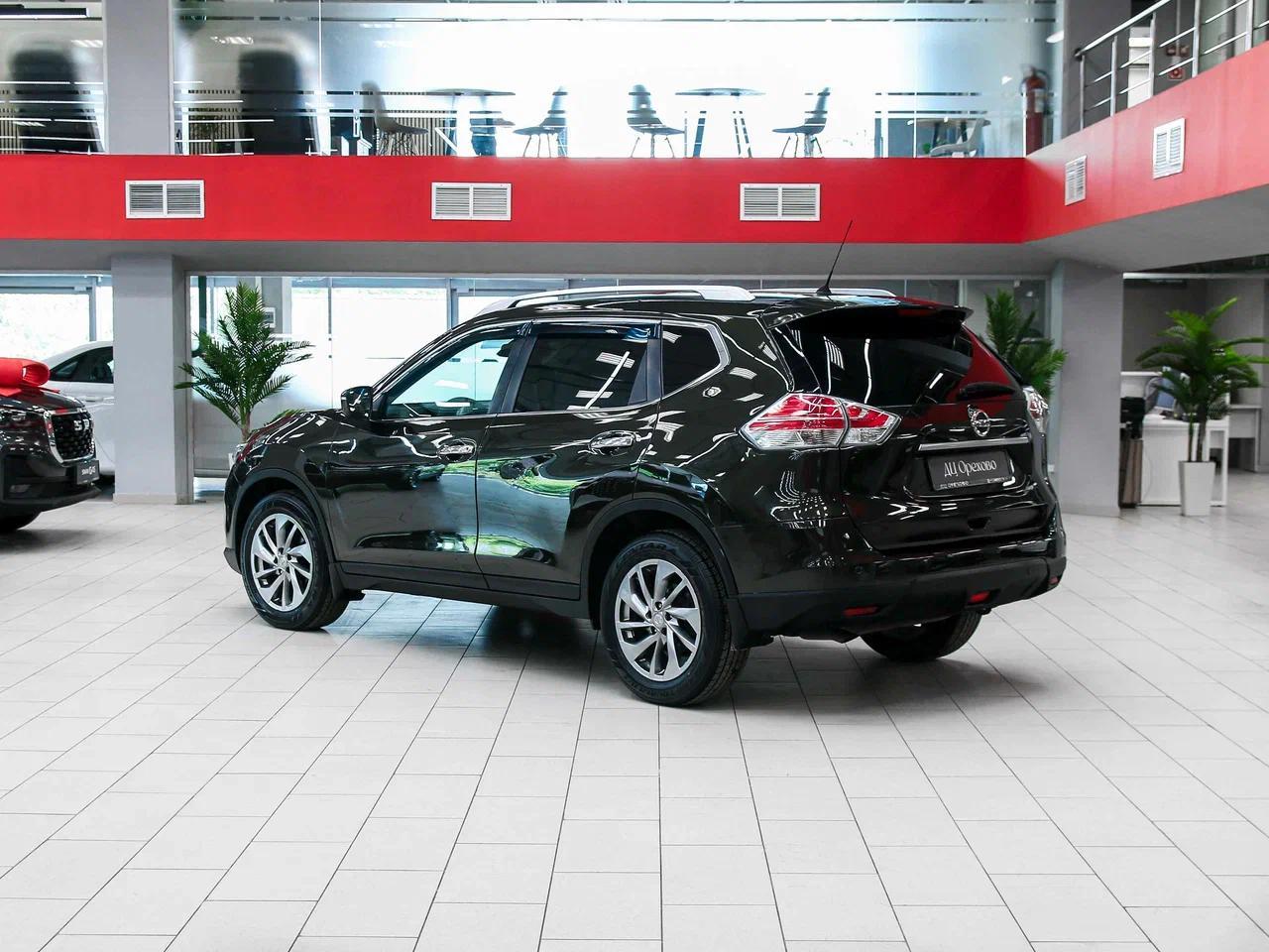 Nissan X-Trail 2015, зеленый, ДЦ Орехово