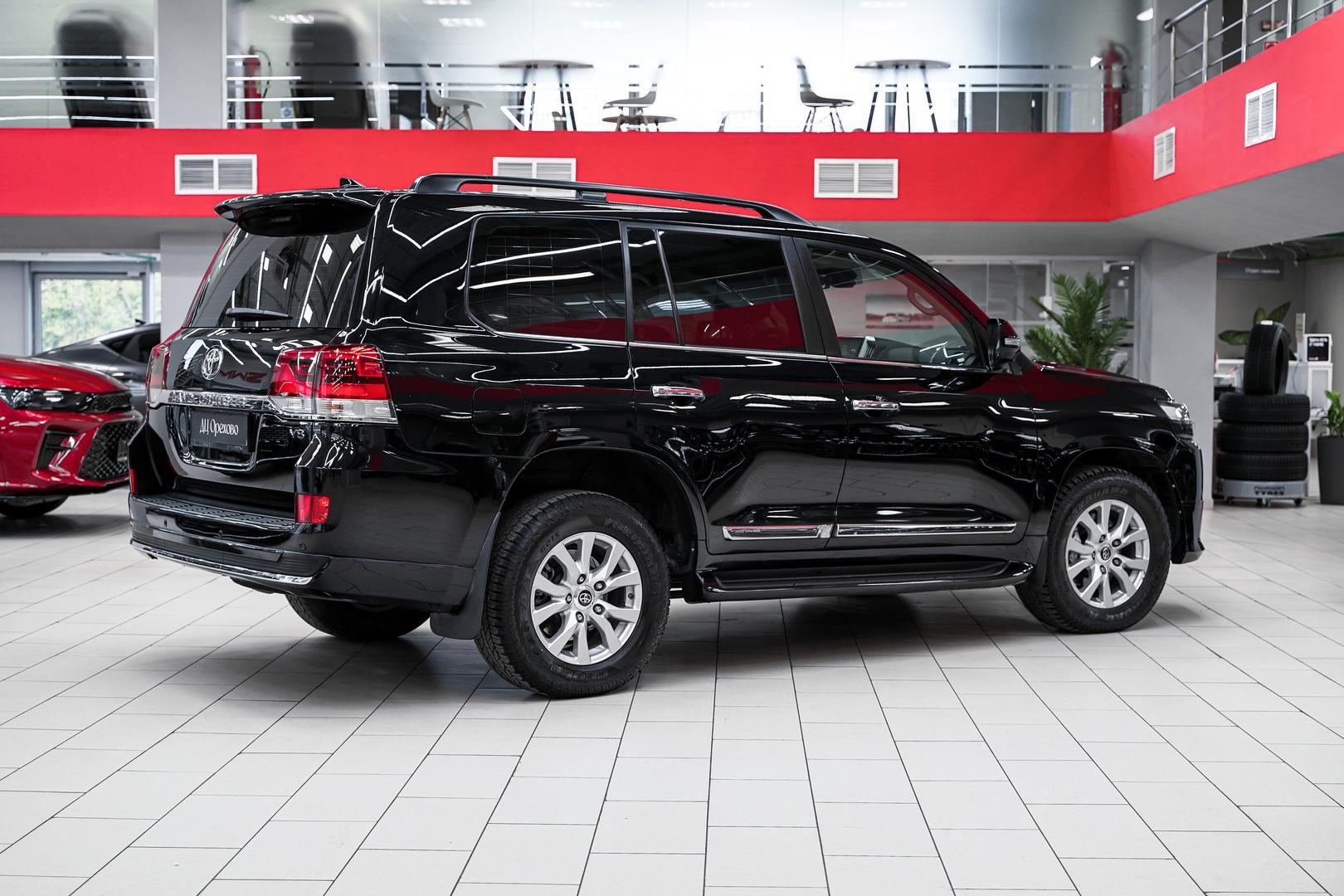 Toyota Land Cruiser 2017, черный, ДЦ Орехово