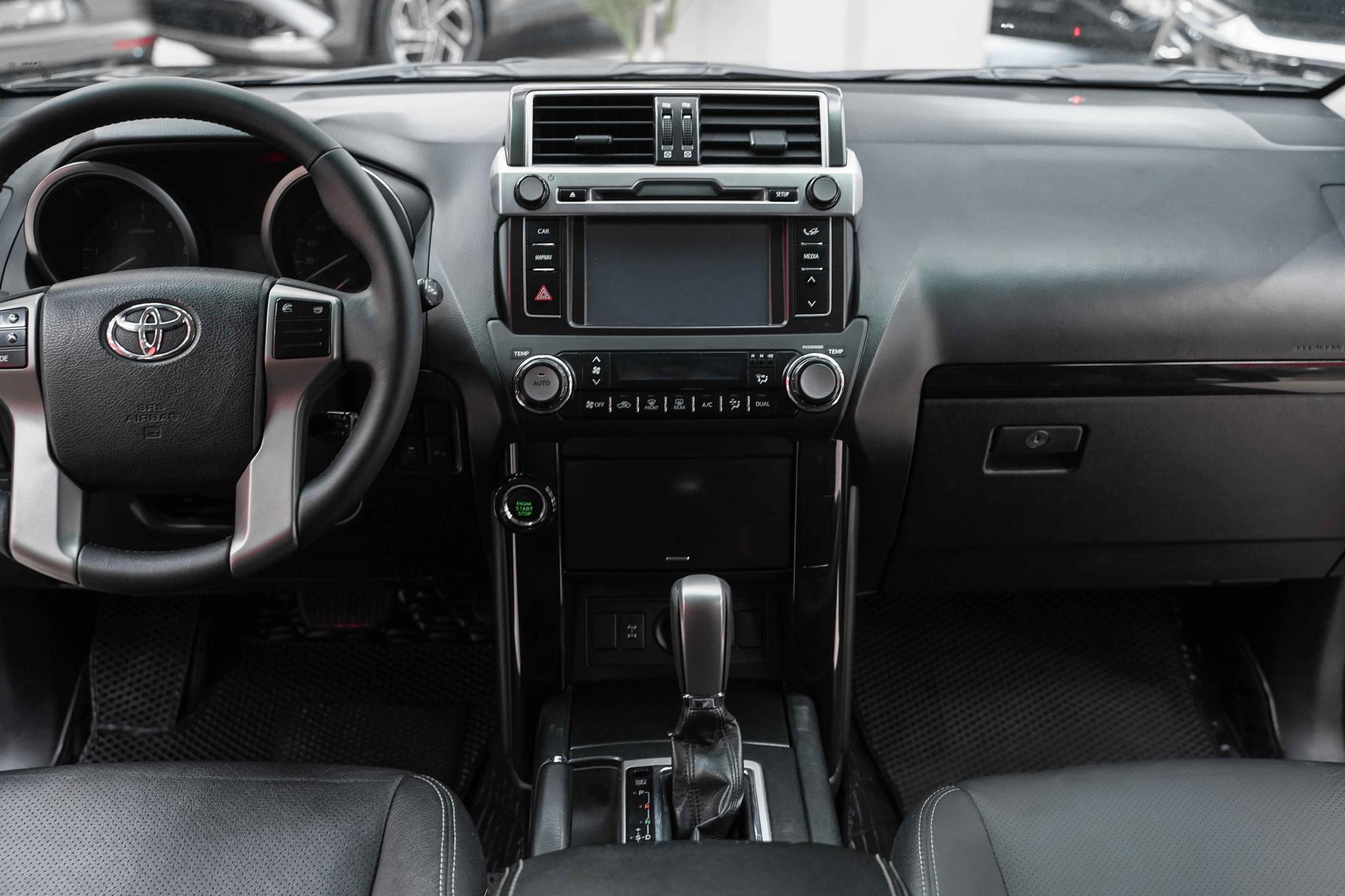 Toyota Land Cruiser Prado 2013, черный, ДЦ Орехово