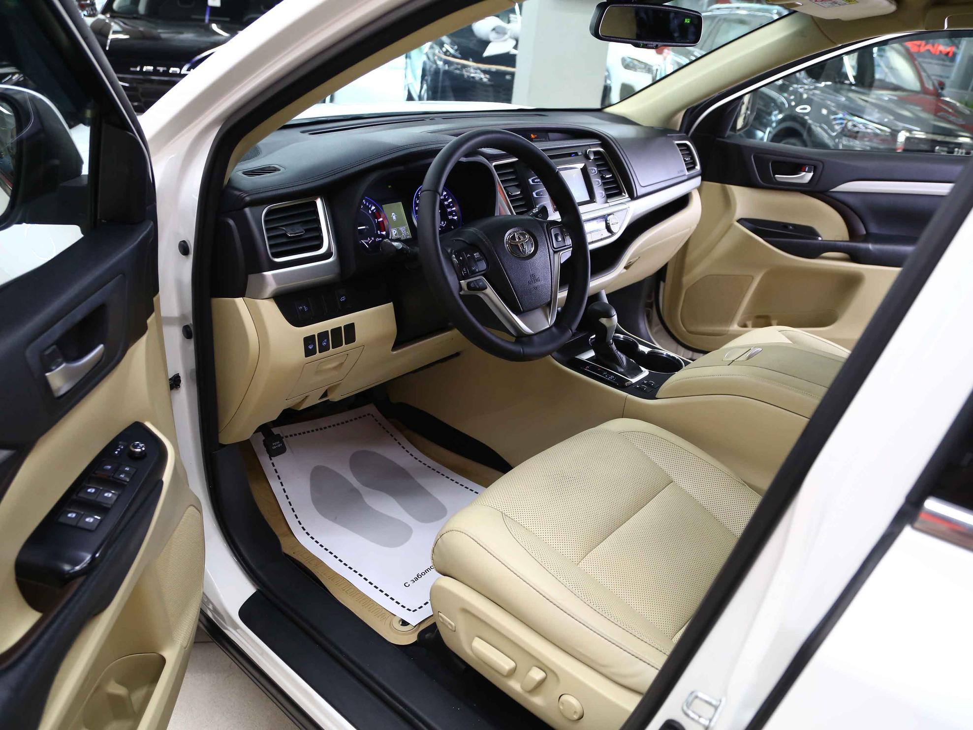 Toyota Highlander 2015, белый, ДЦ Орехово