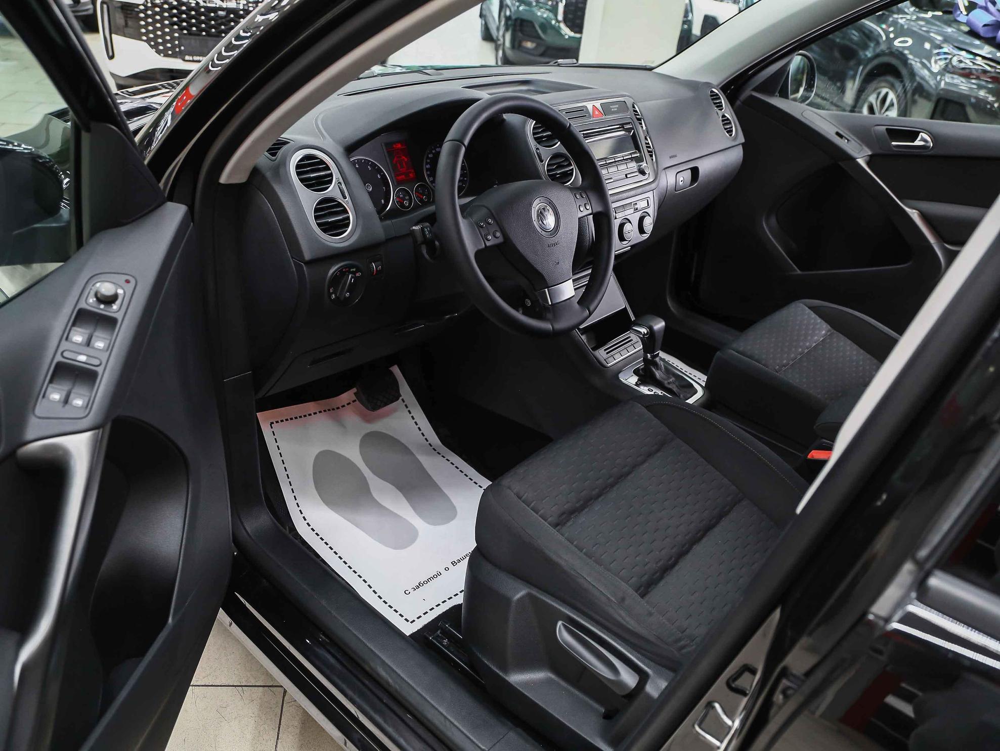 Volkswagen Tiguan 2009, черный, ДЦ Орехово