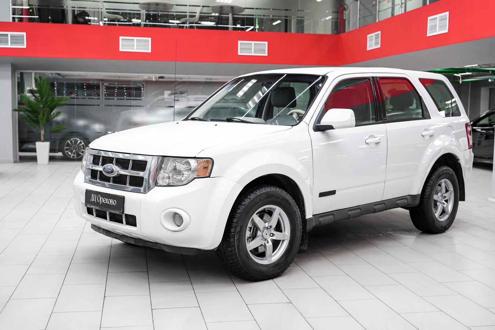 Ford Escape 2008, белый, ДЦ Орехово