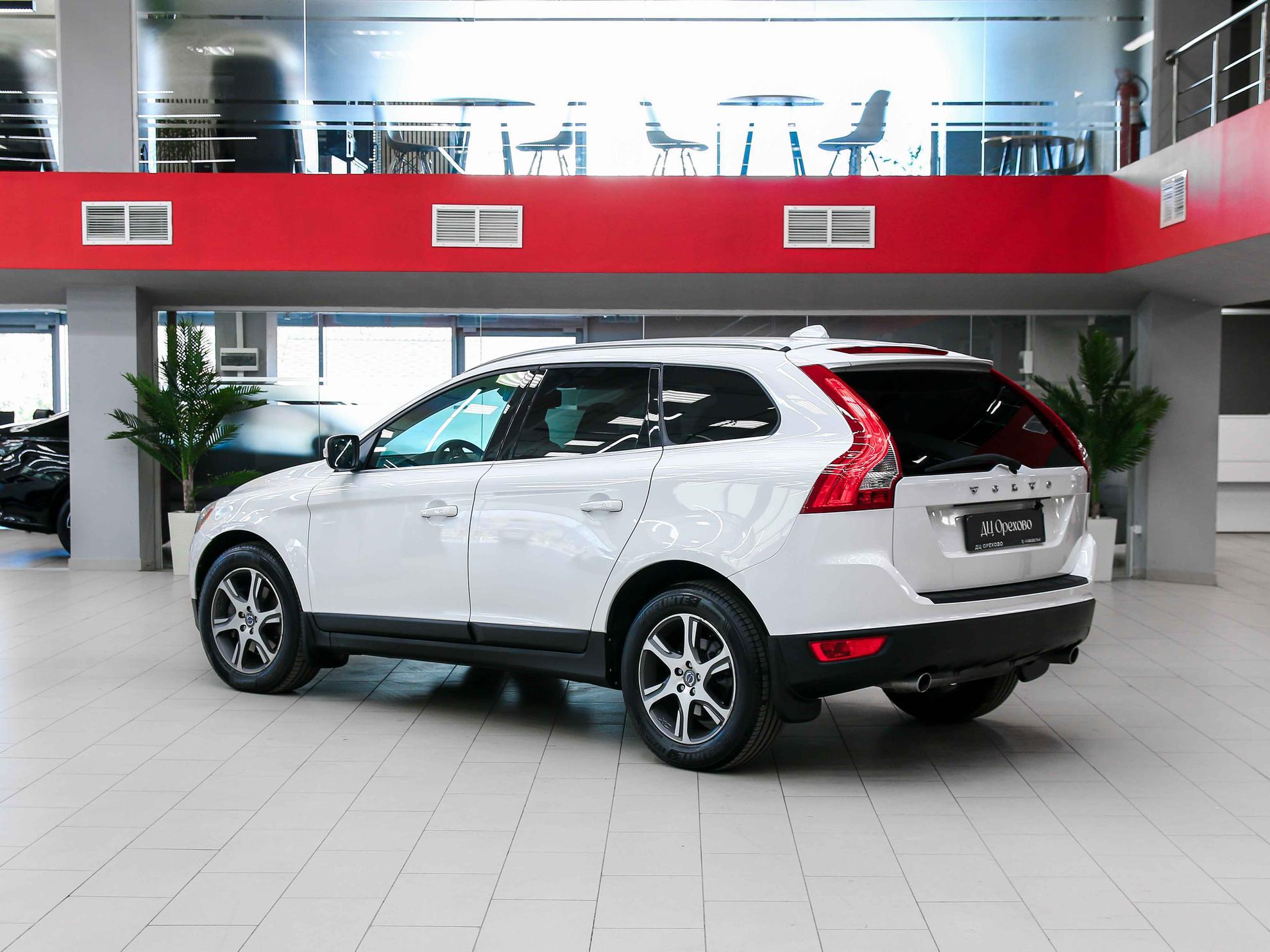 Volvo XC60 2011, белый, ДЦ Орехово