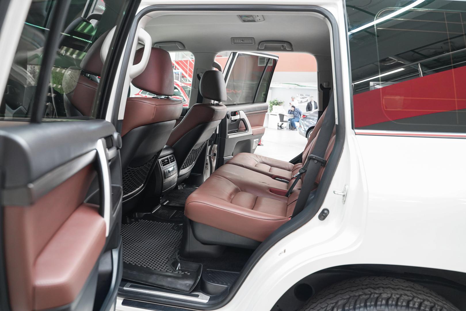 Toyota Land Cruiser 2016, белый, ДЦ Орехово