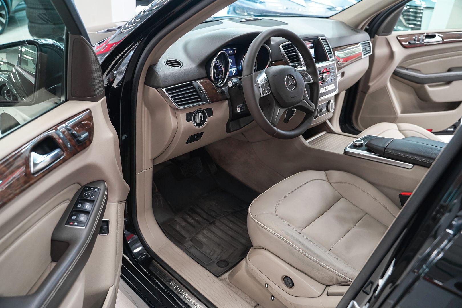 Mercedes-Benz M-Класс 2012, черный, ДЦ Орехово