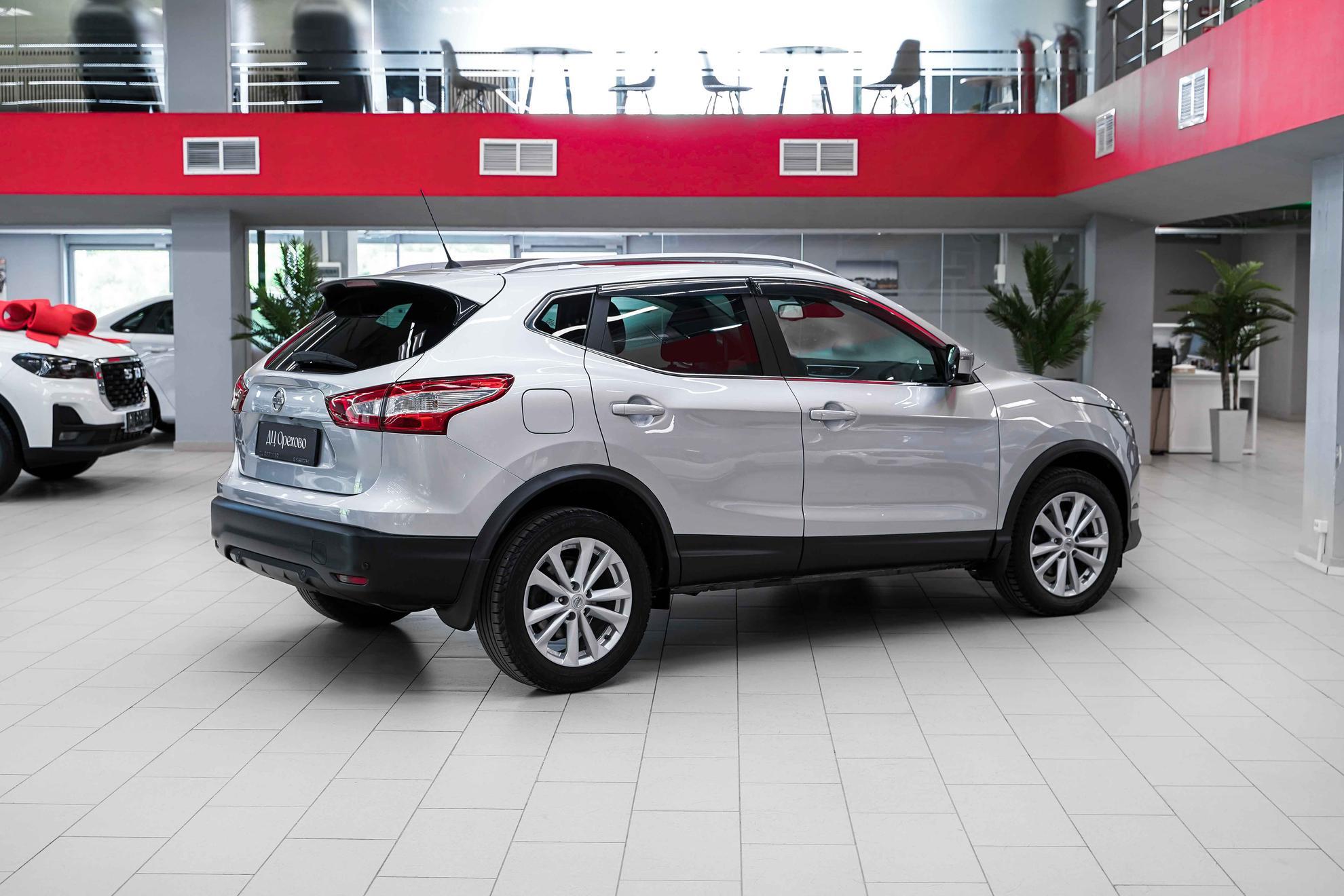 Nissan Qashqai 2015, серебряный, ДЦ Орехово