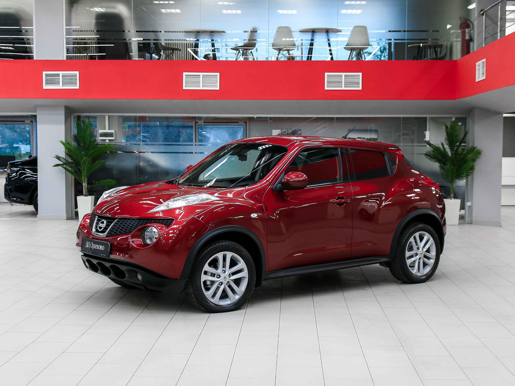 Nissan Juke 2011, красный, ДЦ Орехово