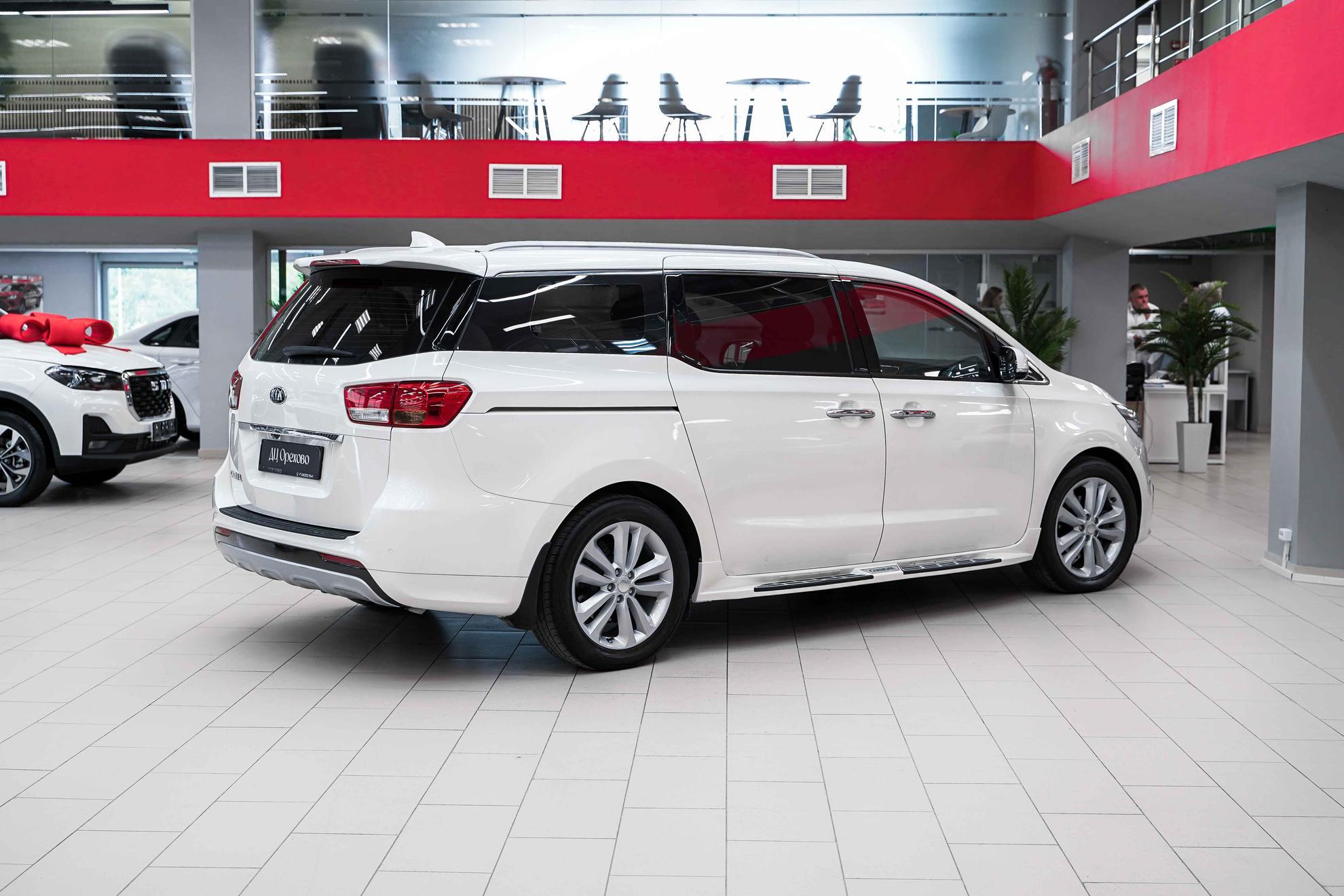 Kia Carnival 2018, белый, ДЦ Орехово