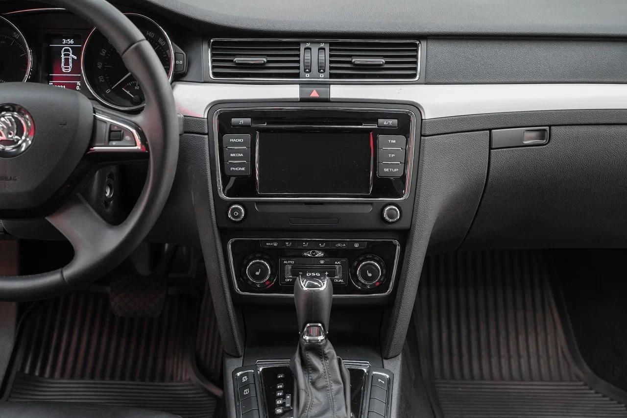 Skoda Superb 2014, пурпурный, ДЦ Орехово