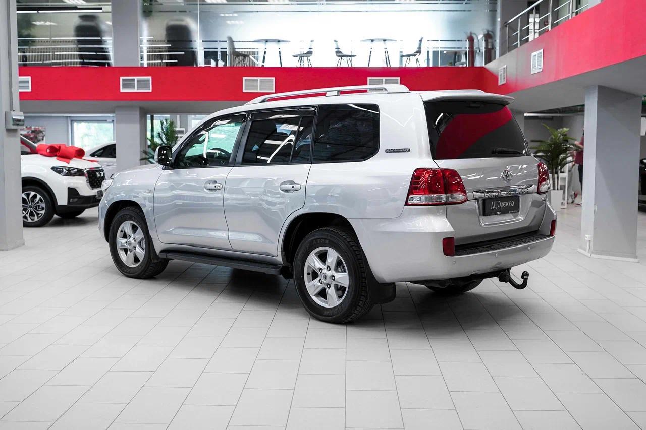 Toyota Land Cruiser 2011, серебряный, ДЦ Орехово