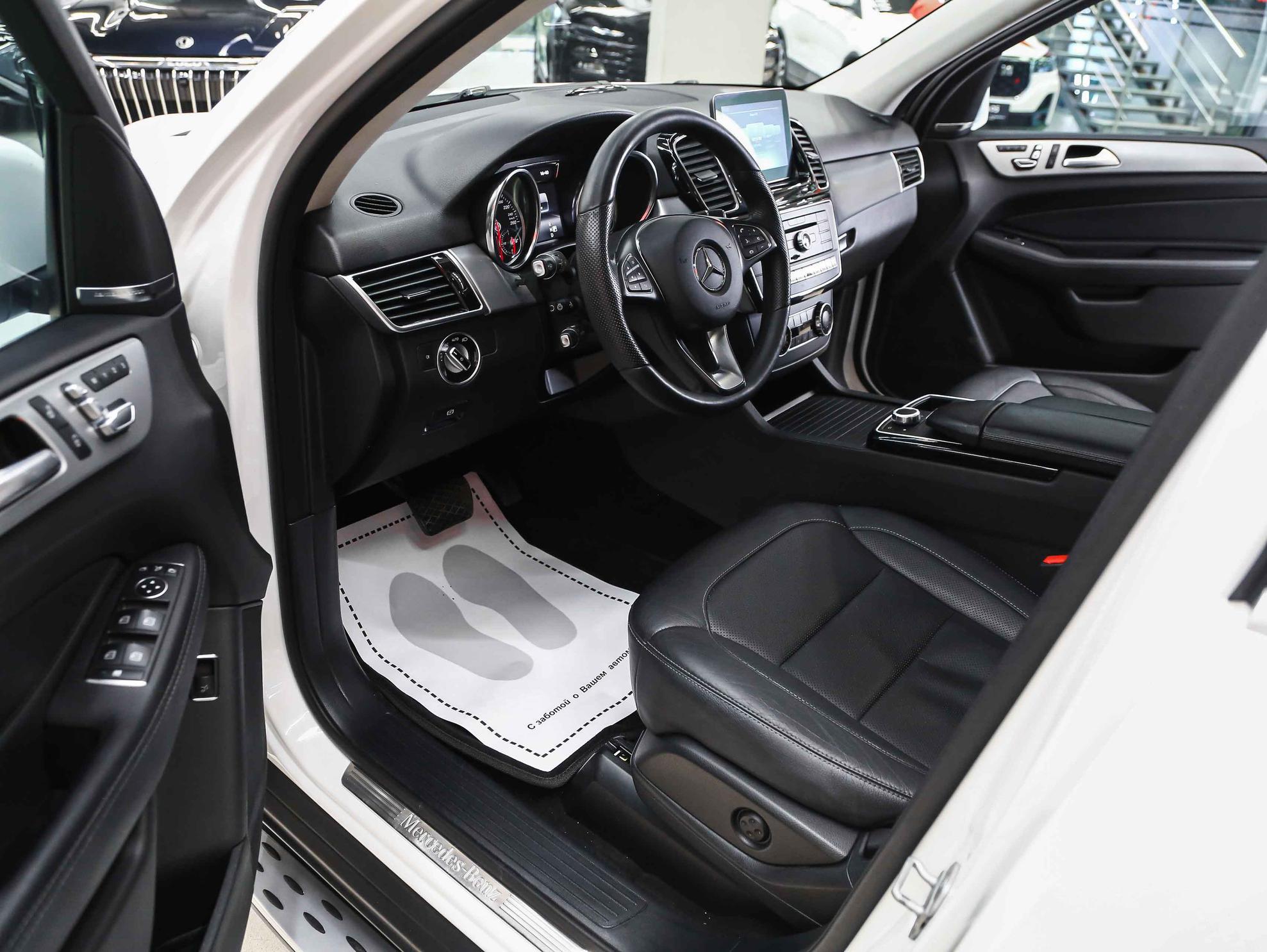 Mercedes-Benz GLE 2016, белый, ДЦ Орехово