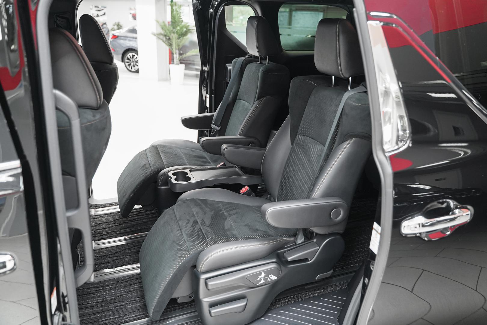 Toyota Alphard 2020, черный, ДЦ Орехово