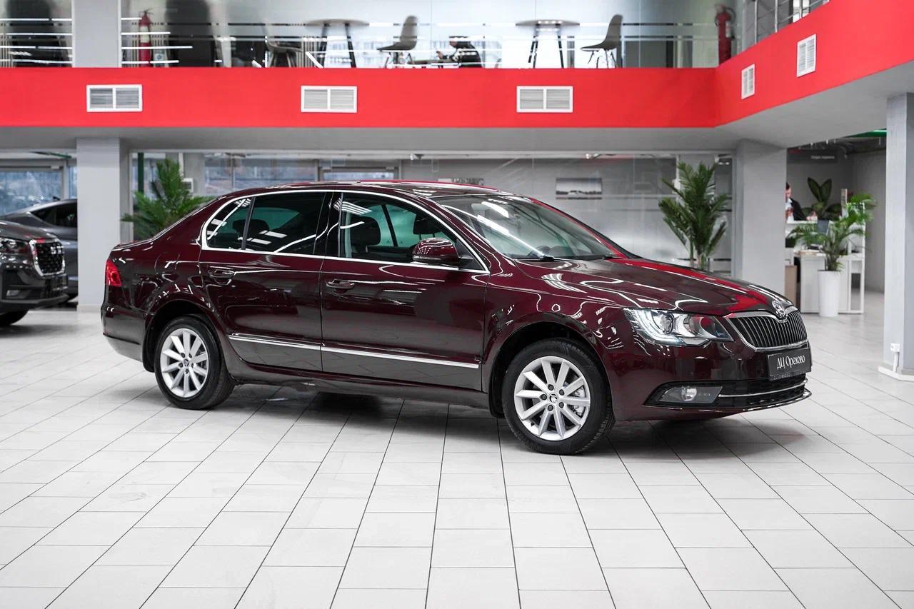 Skoda Superb 2014, пурпурный, ДЦ Орехово