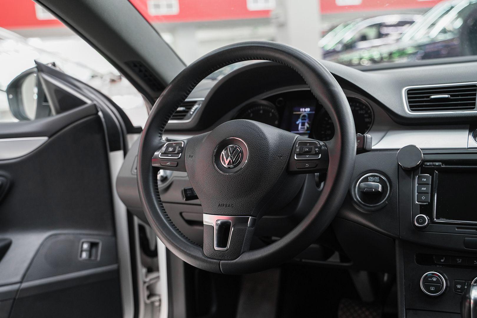 Volkswagen Passat CC 2013, белый, ДЦ Орехово