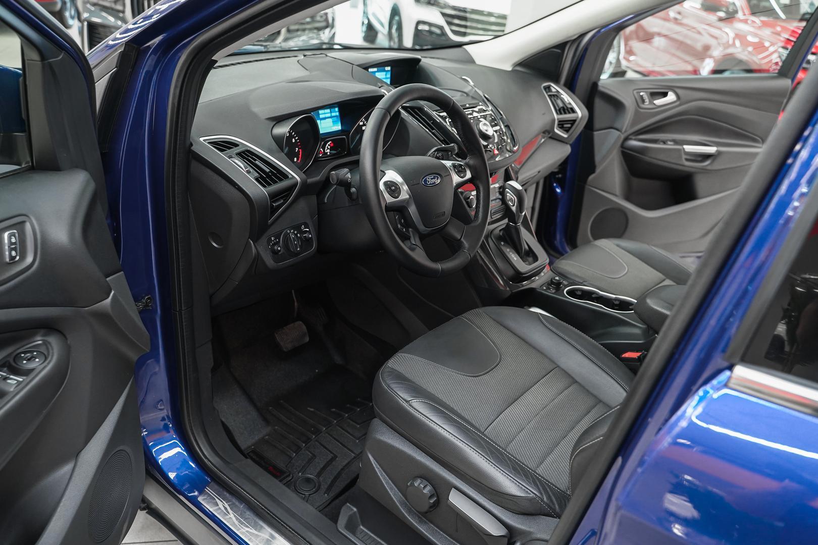 Ford Kuga 2015, синий, ДЦ Орехово