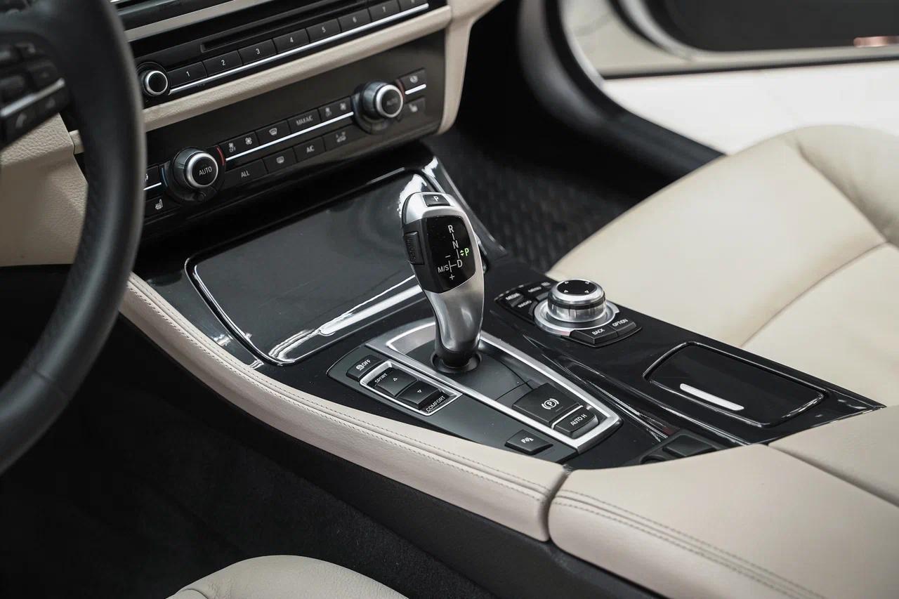 BMW 5 серии 2013, белый, ДЦ Орехово