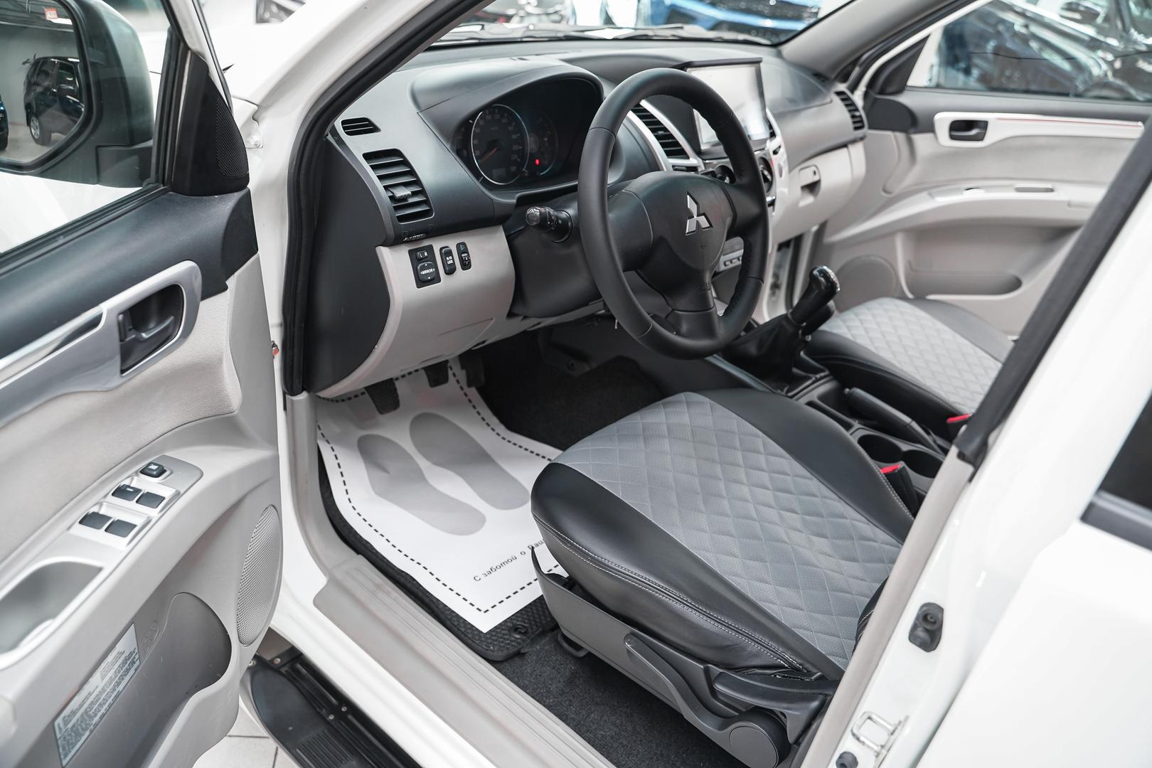 Mitsubishi Pajero Sport 2012, белый, ДЦ Орехово