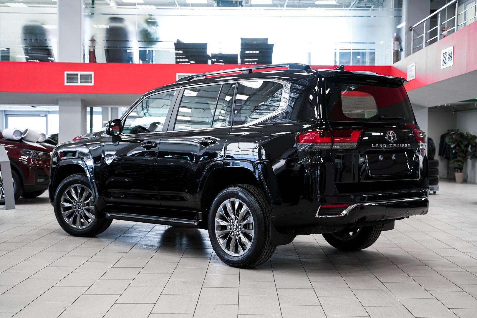 Toyota Land Cruiser 2024, черный, ДЦ Орехово