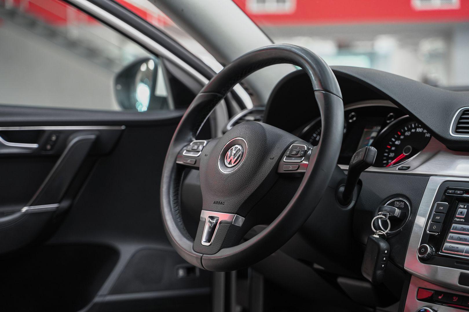 Volkswagen Passat 2013, белый, ДЦ Орехово