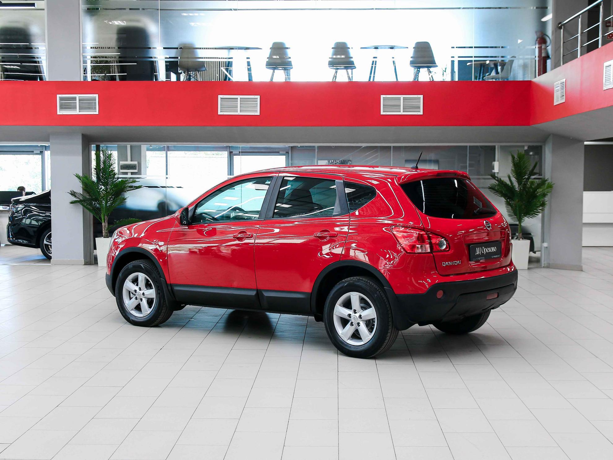 Nissan Qashqai 2008, красный, ДЦ Орехово