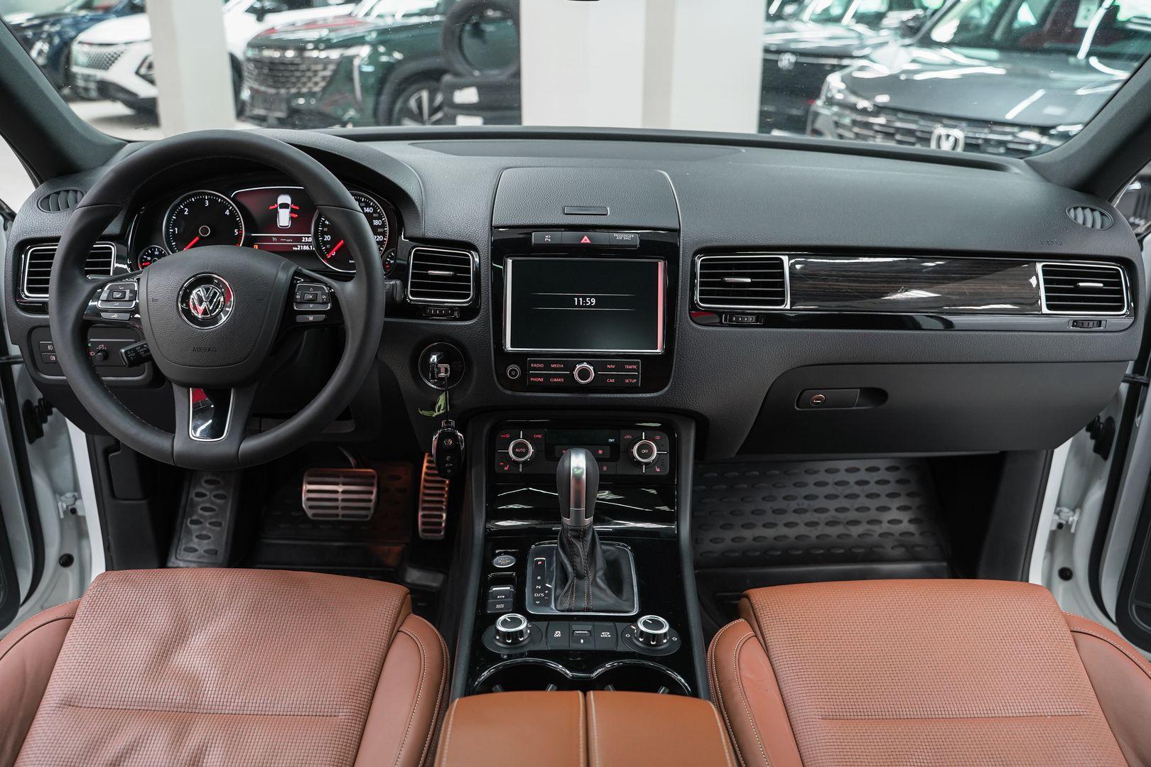 Volkswagen Touareg 2014, белый, ДЦ Орехово
