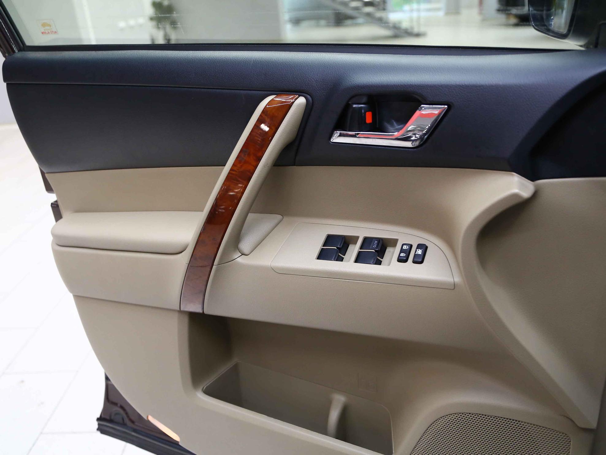 Toyota Highlander 2012, пурпурный, ДЦ Орехово