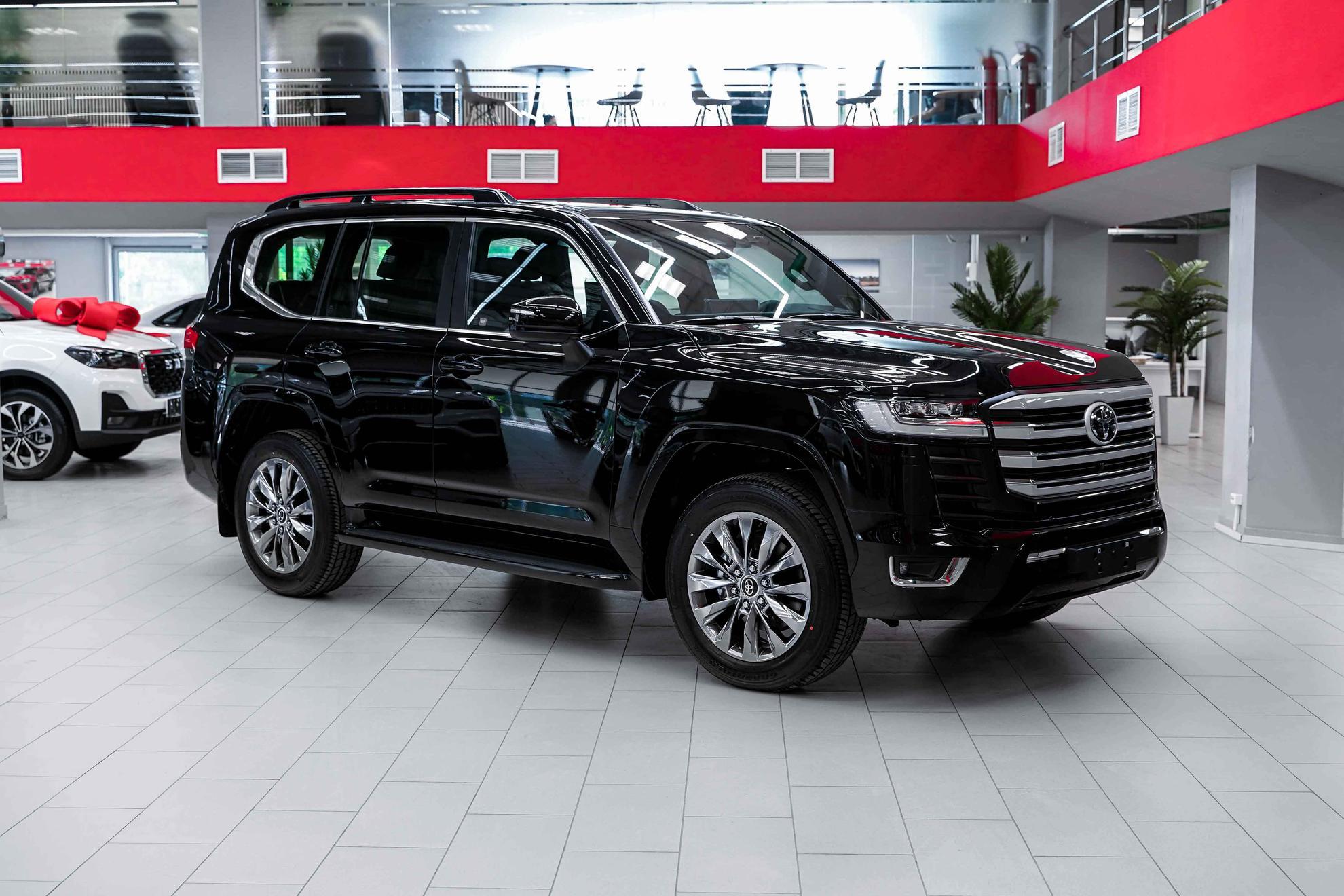 Toyota Land Cruiser 2026, черный, ДЦ Орехово