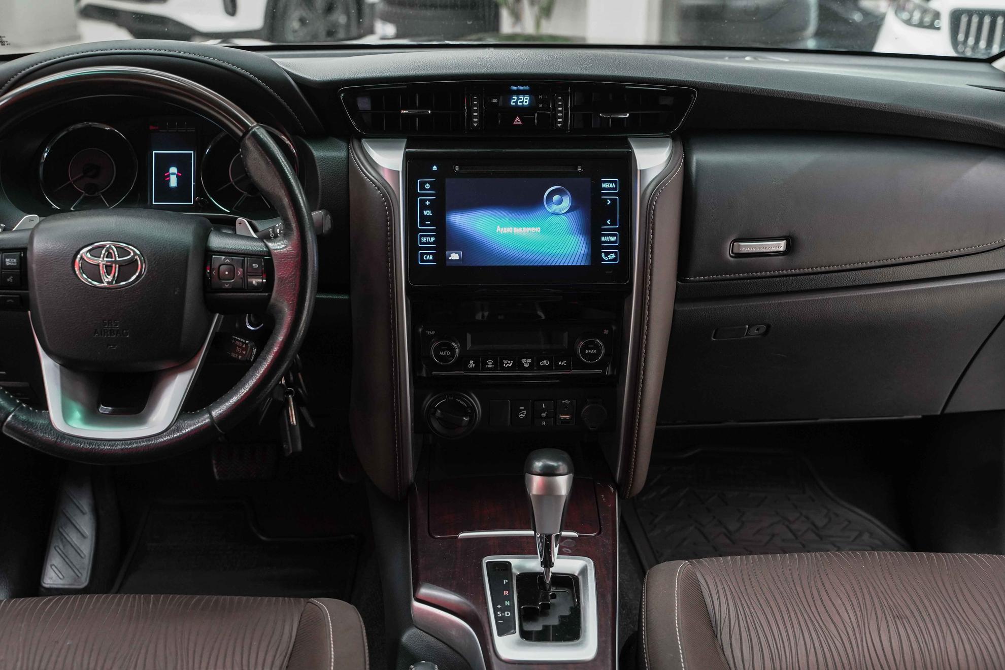 Toyota Fortuner 2018, черный, ДЦ Орехово