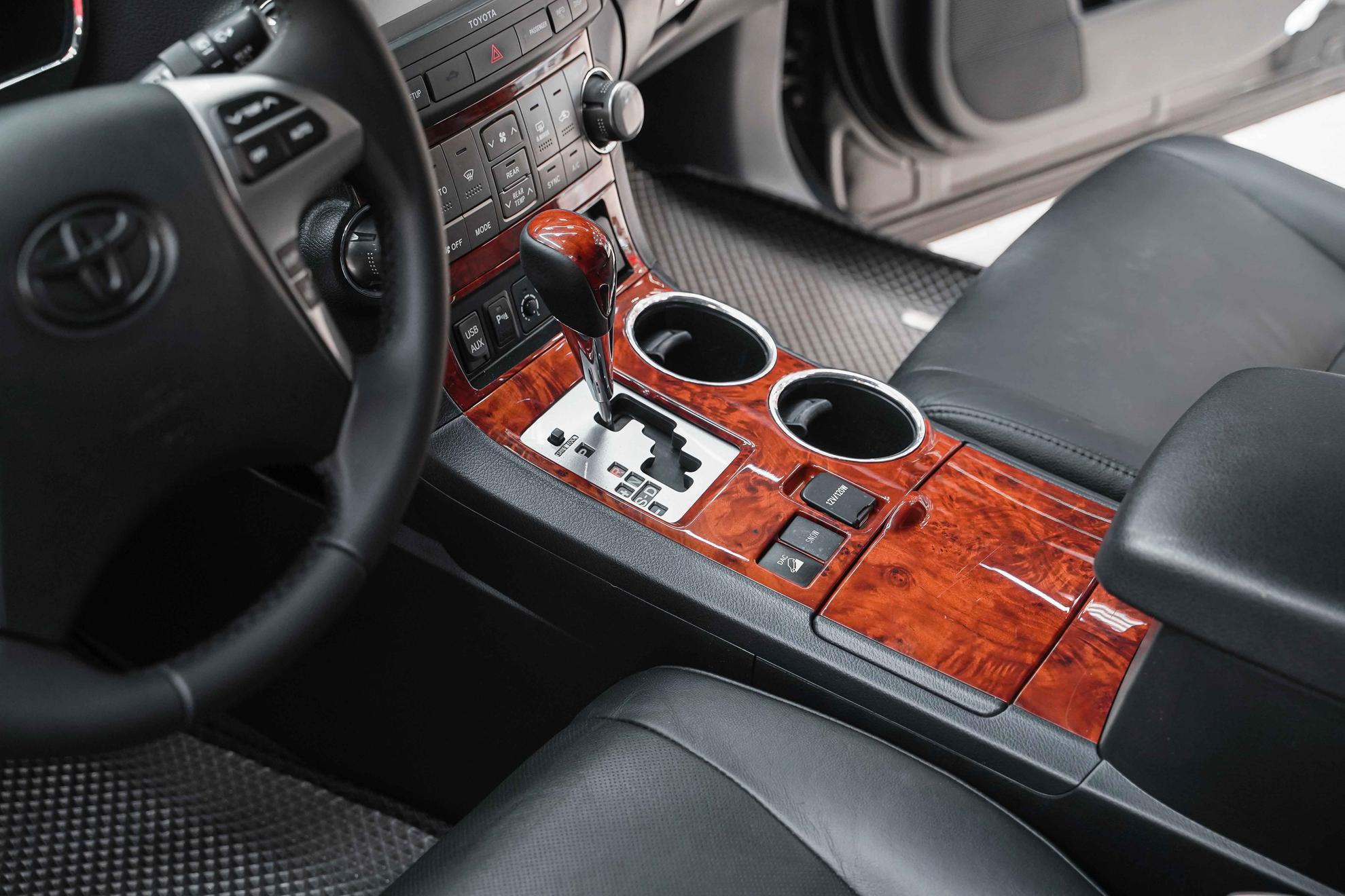 Toyota Highlander 2012, черный, ДЦ Орехово