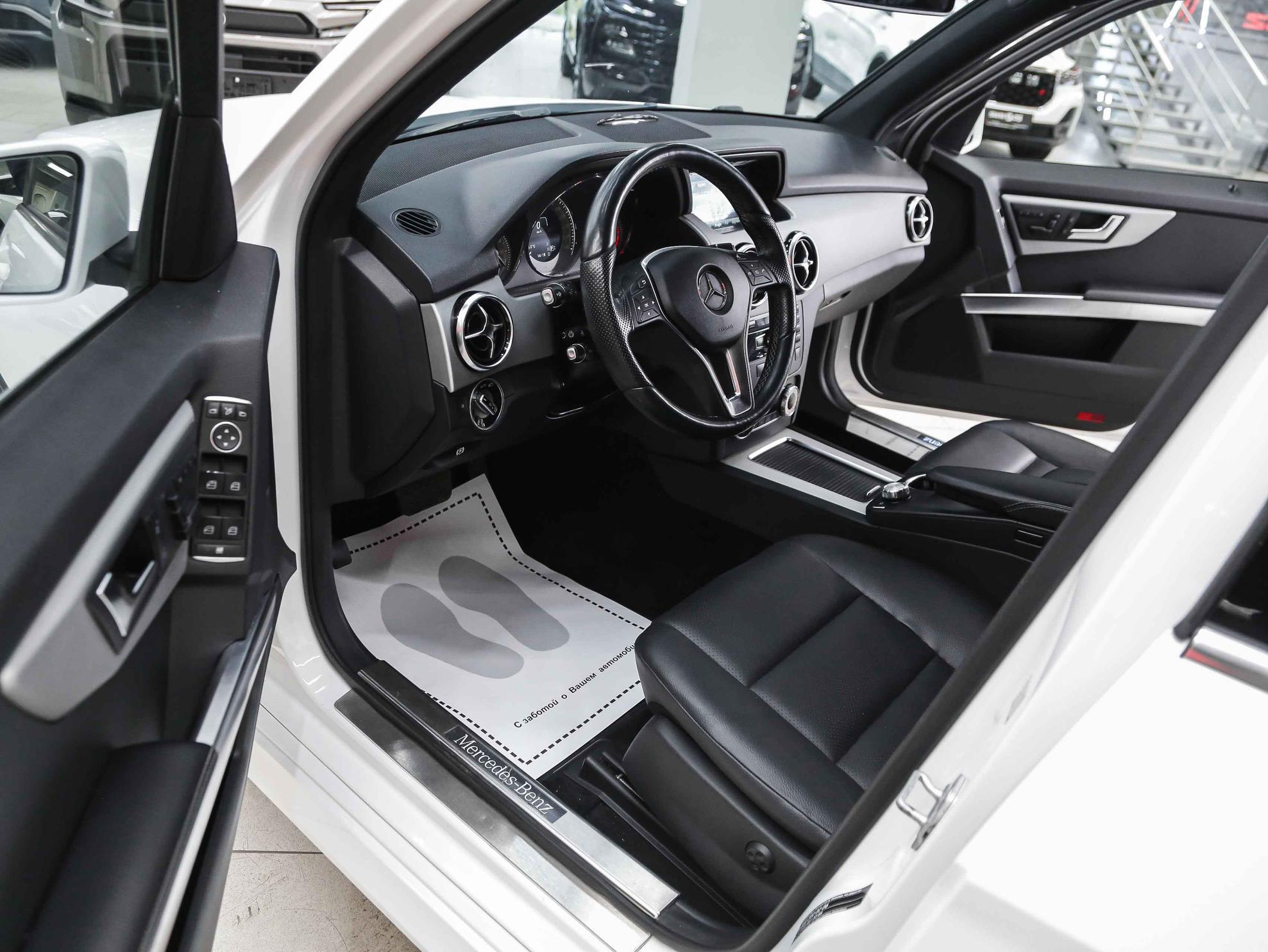 Mercedes-Benz GLK-Класс 2015, белый, ДЦ Орехово