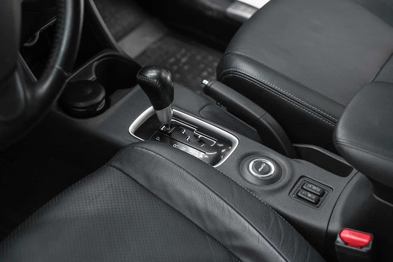 Mitsubishi Outlander 2012, белый, ДЦ Орехово