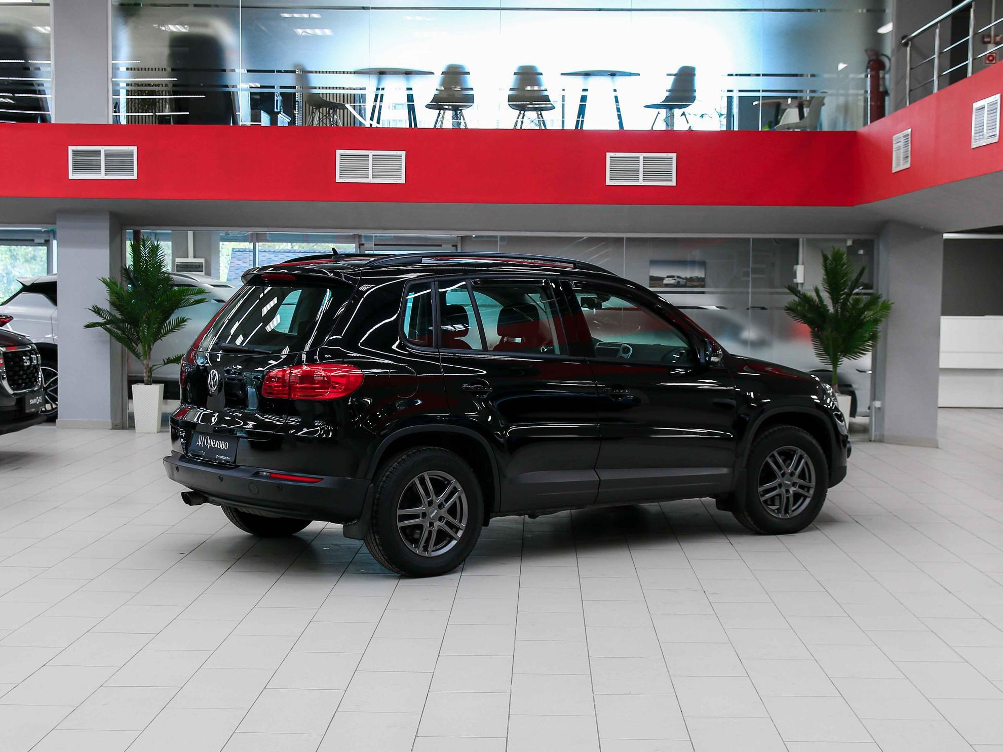 Volkswagen Tiguan 2015, черный, ДЦ Орехово