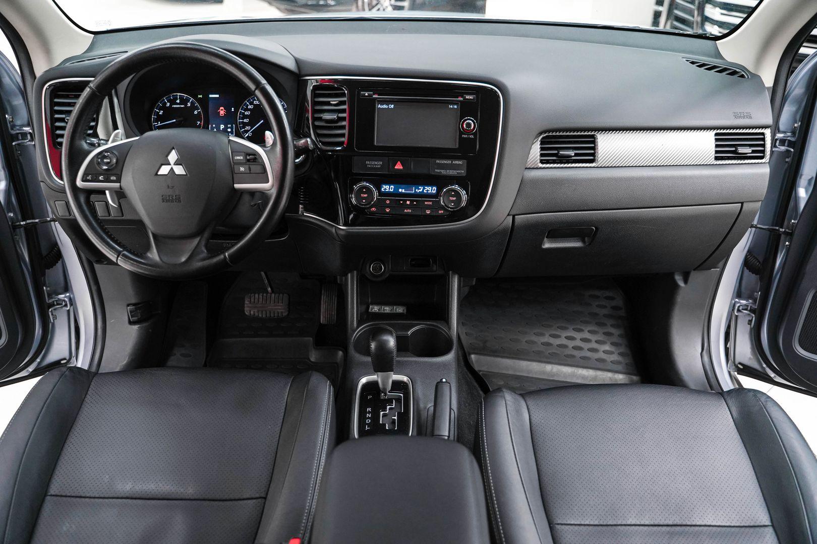 Mitsubishi Outlander 2012, серебряный, ДЦ Орехово
