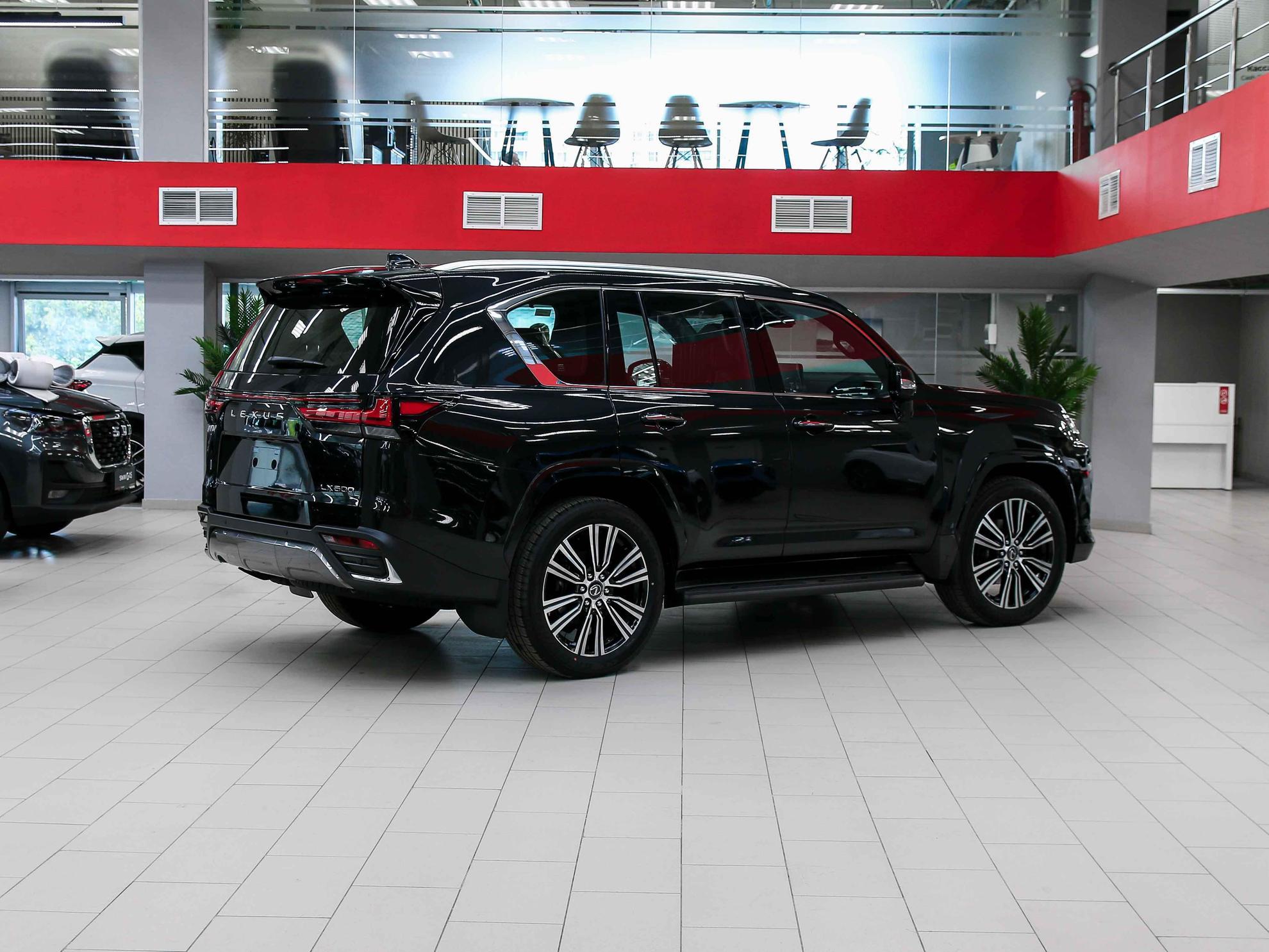 Lexus LX 2026, черный, ДЦ Орехово