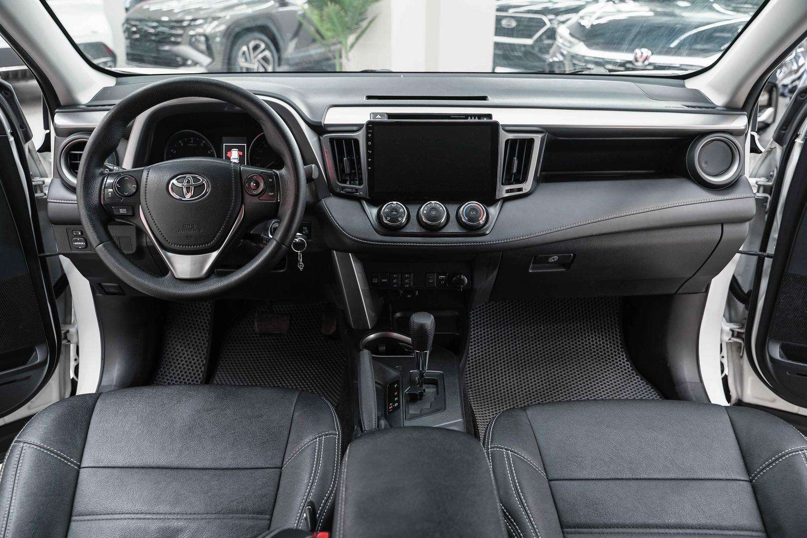 Toyota RAV4 2017, белый, ДЦ Орехово