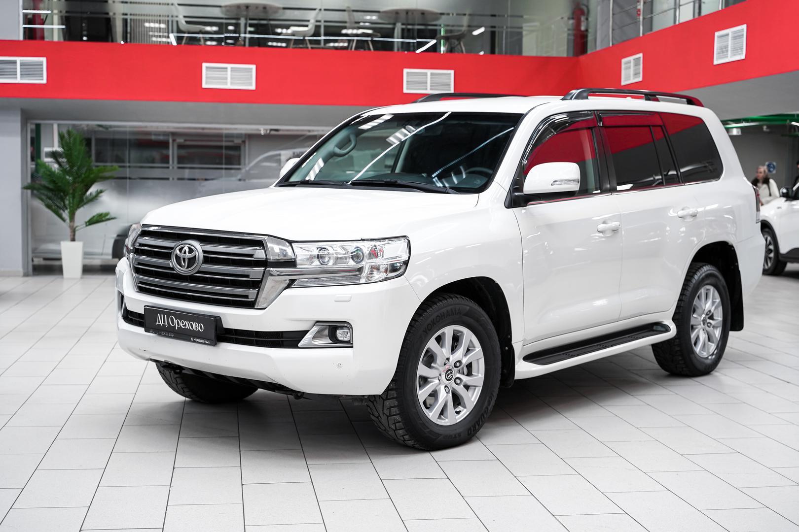 Toyota Land Cruiser 2018, белый, ДЦ Орехово