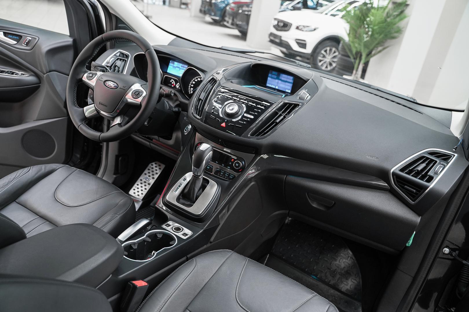 Ford Kuga 2013, черный, ДЦ Орехово