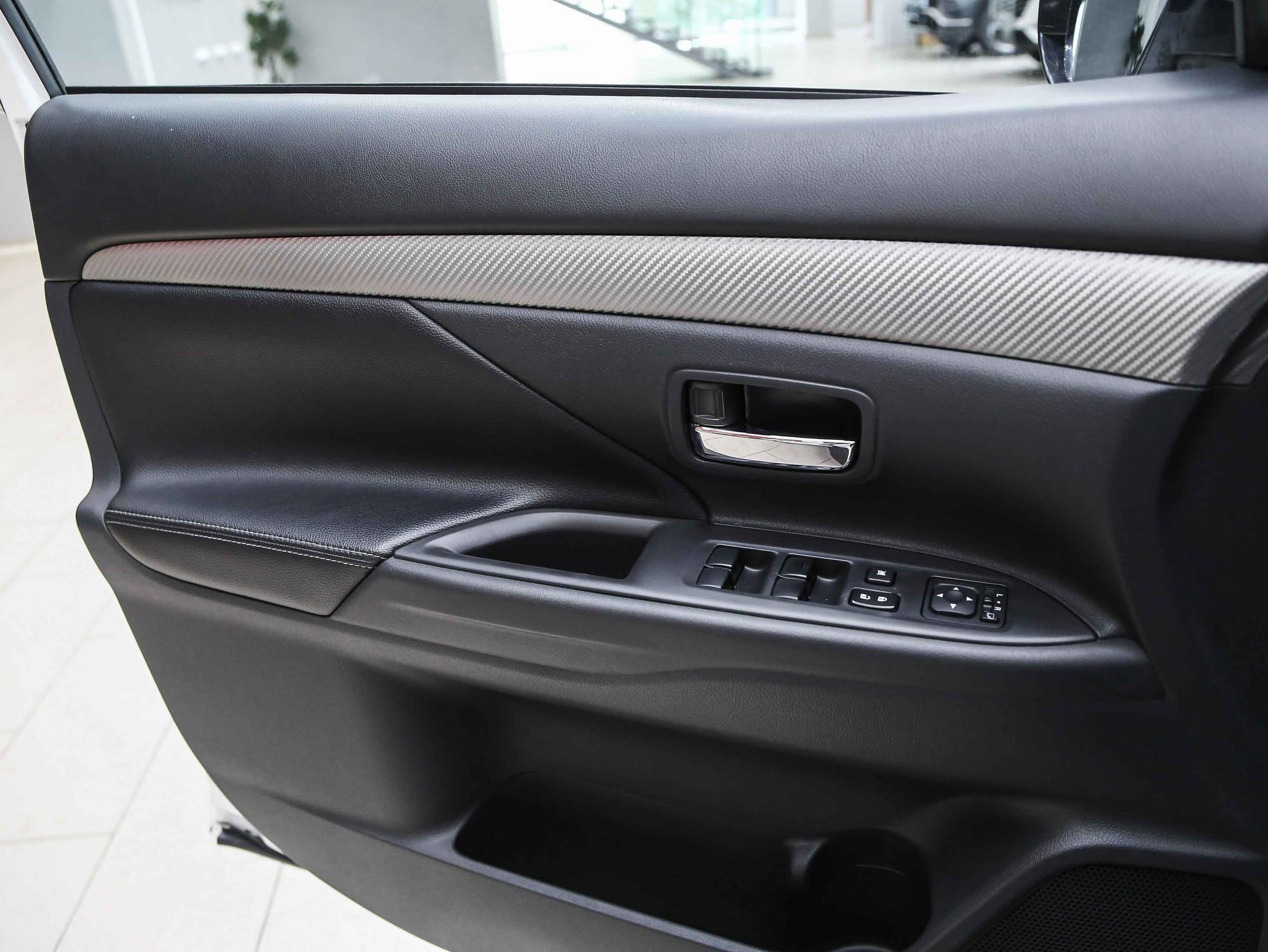 Mitsubishi Outlander 2012, белый, ДЦ Орехово