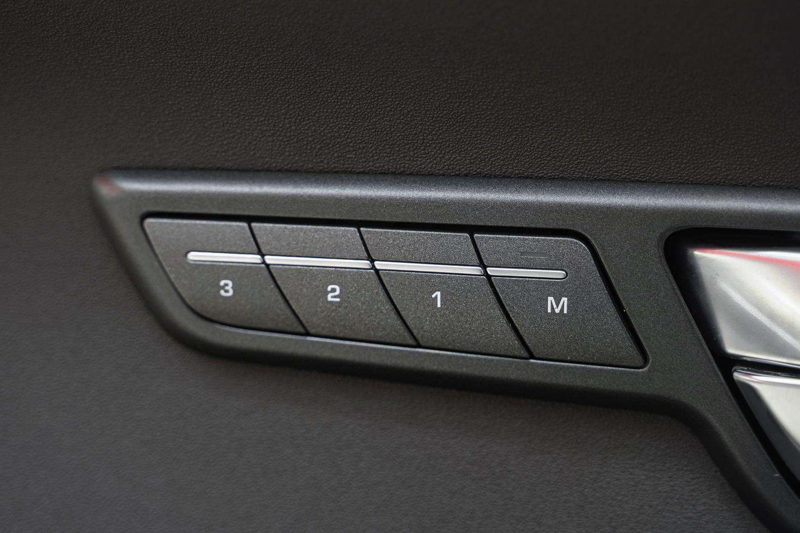Land Rover Range Rover Evoque 2012, черный, ДЦ Орехово
