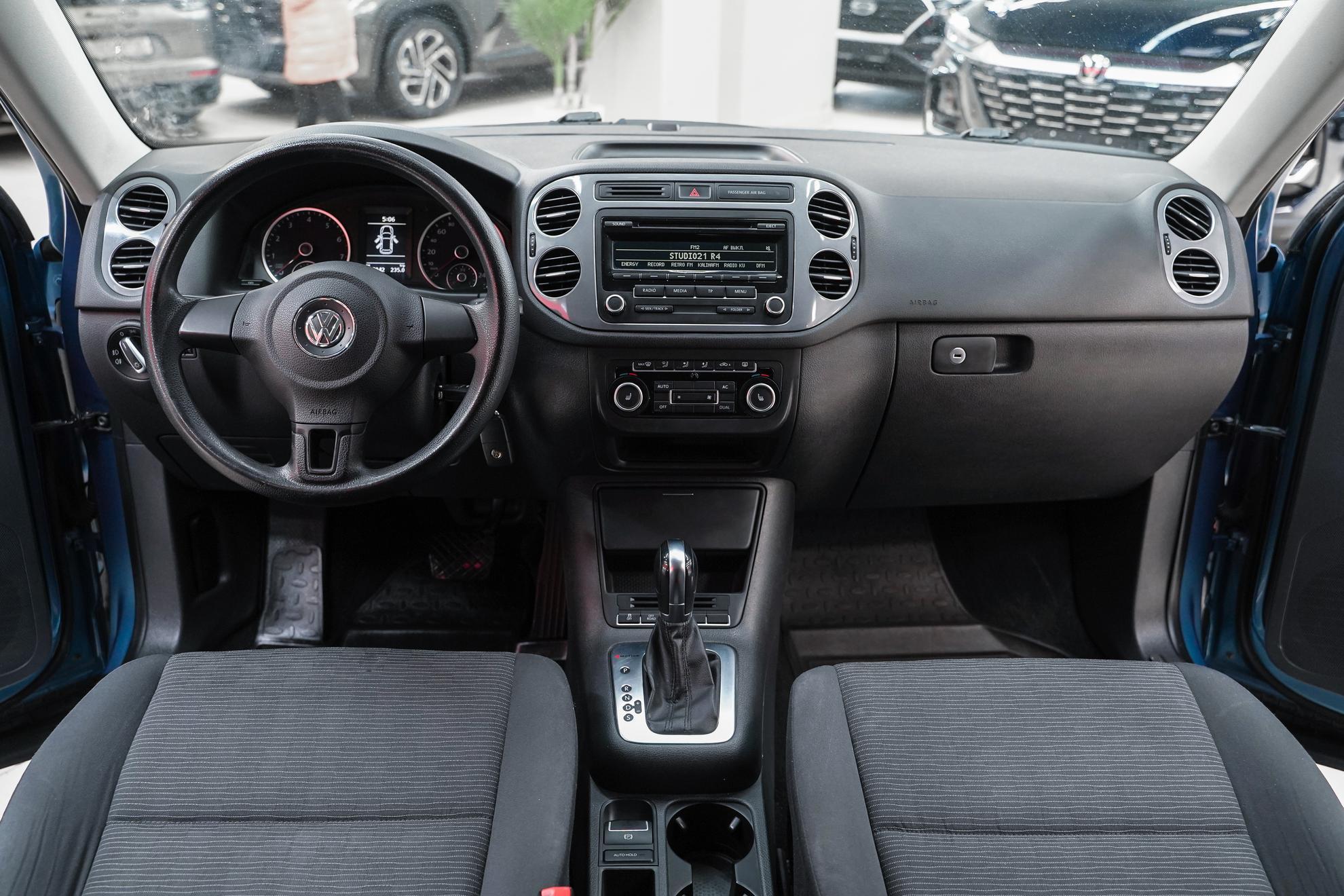 Volkswagen Tiguan 2012, синий, ДЦ Орехово