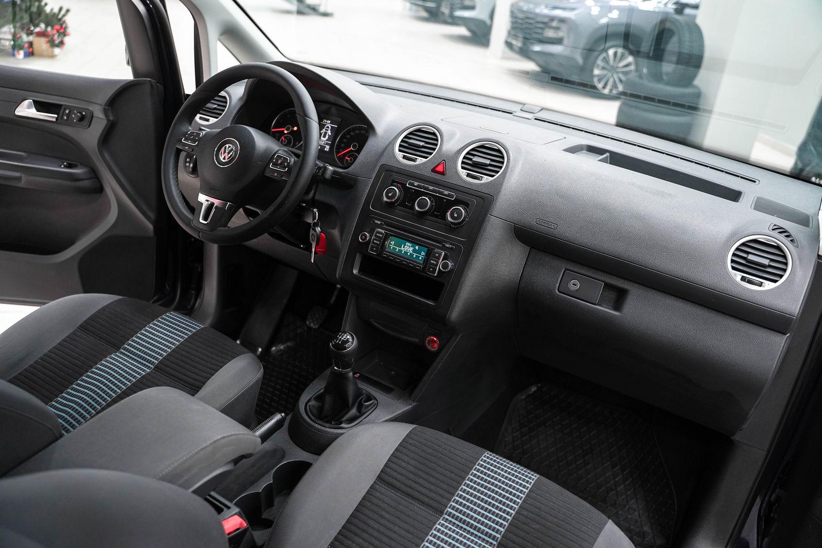 Volkswagen Caddy 2013, синий, ДЦ Орехово