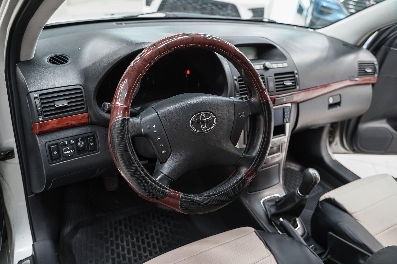 Toyota Avensis 2004, серебряный, ДЦ Орехово