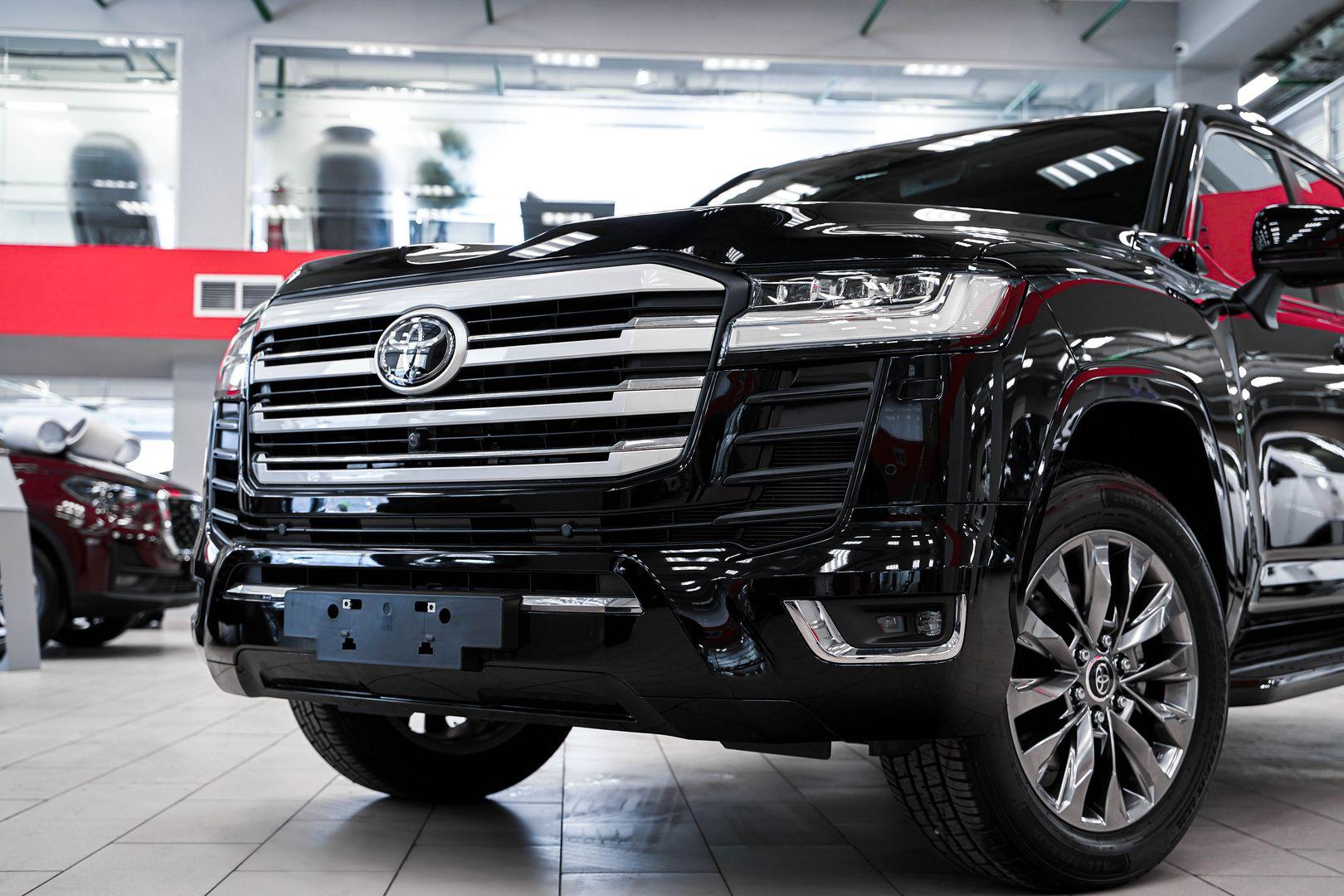 Toyota Land Cruiser 2024, черный, ДЦ Орехово