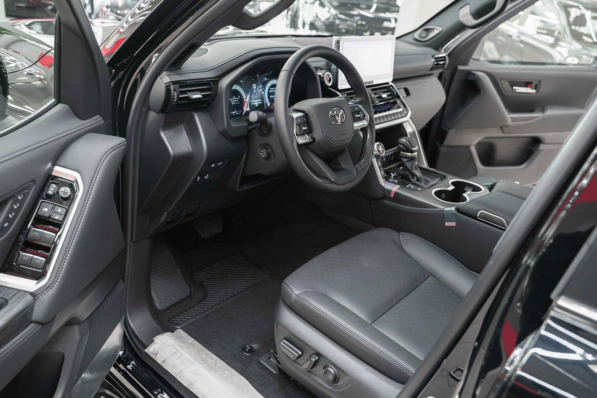 Toyota Land Cruiser 2026, черный, ДЦ Орехово