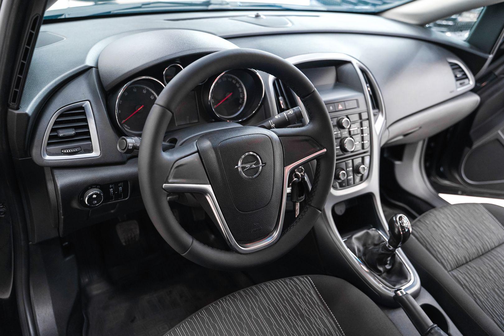 Opel Astra 2013, черный, ДЦ Орехово