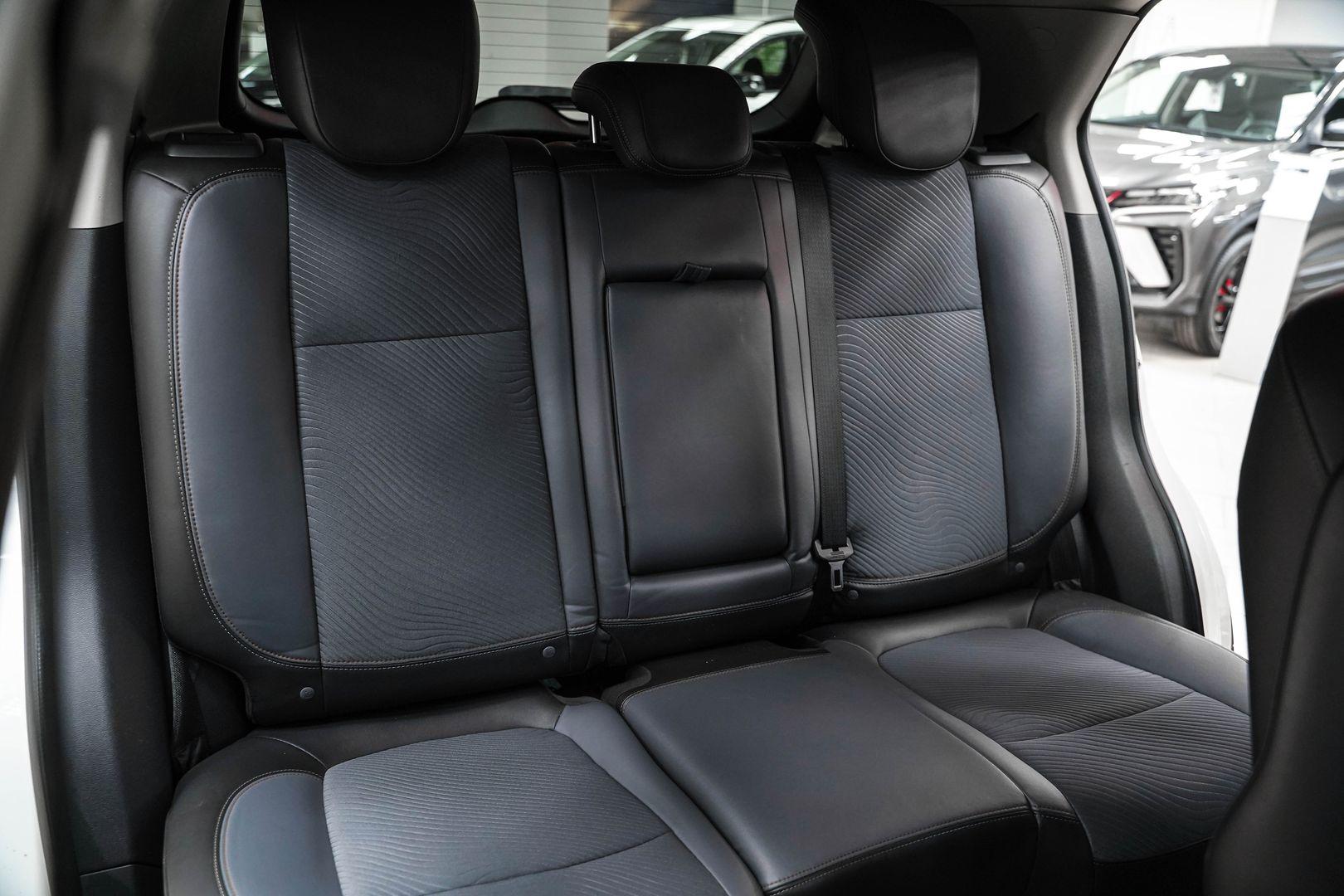 Opel Mokka 2013, белый, ДЦ Орехово