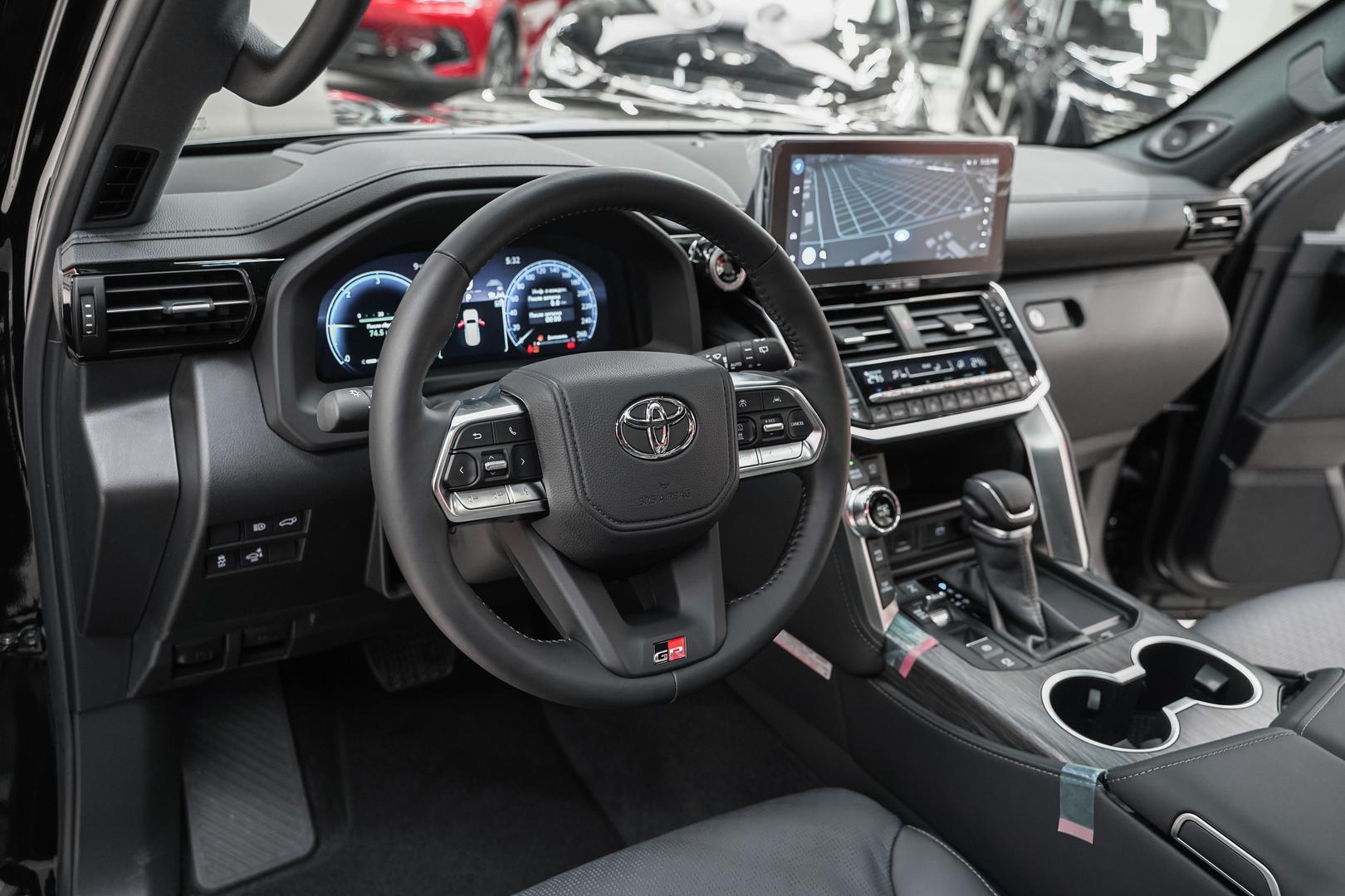 Toyota Land Cruiser 2025, черный, ДЦ Орехово