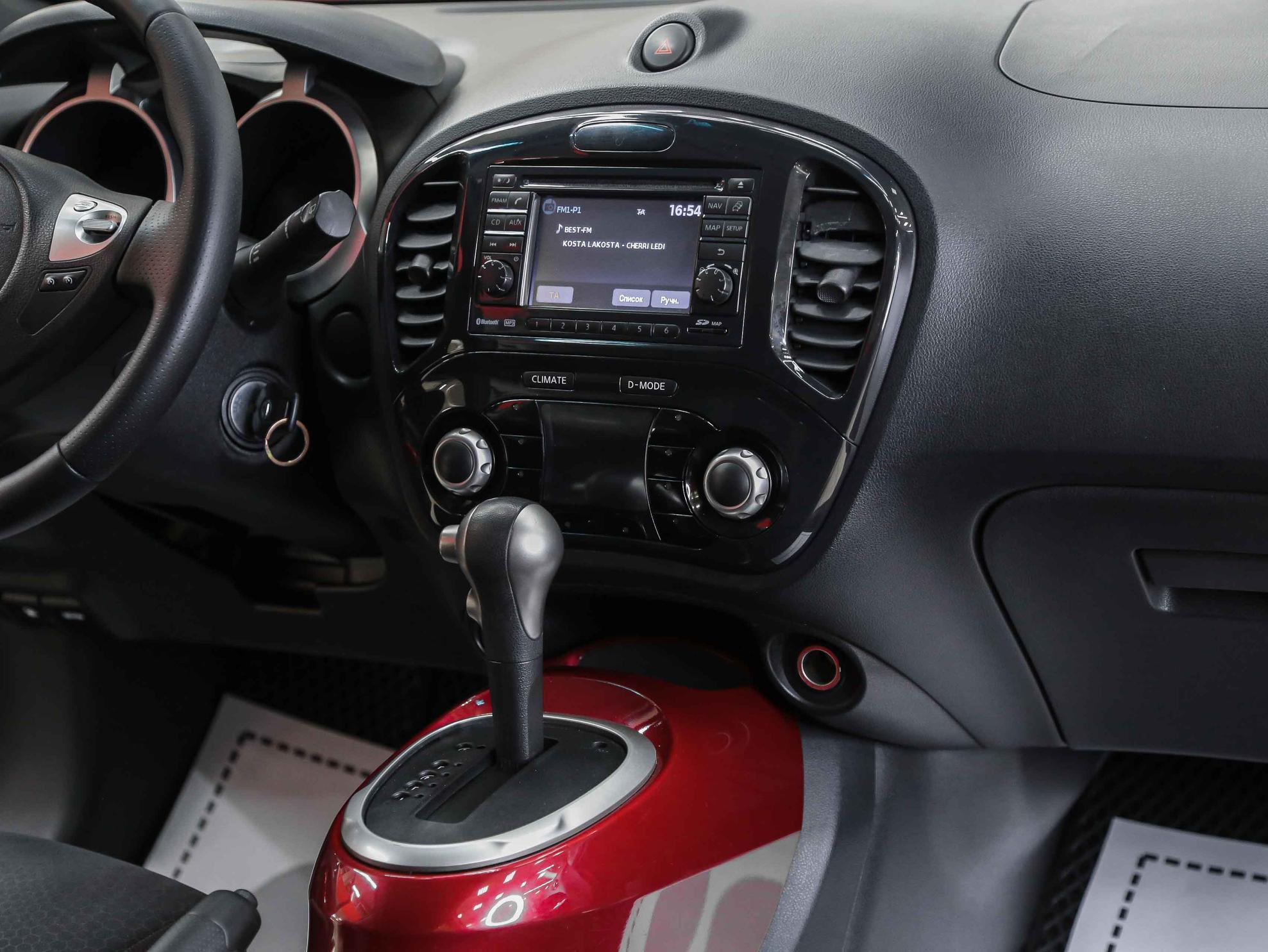 Nissan Juke 2011, красный, ДЦ Орехово