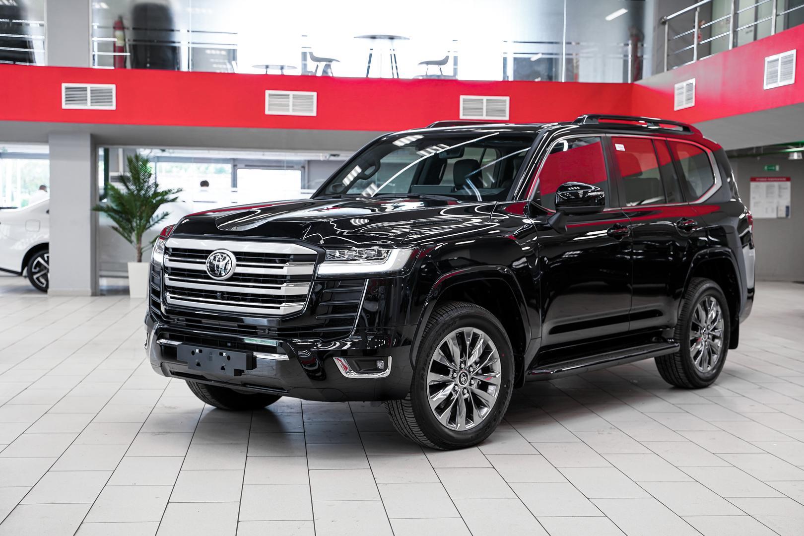 Toyota Land Cruiser 2025, черный, ДЦ Орехово